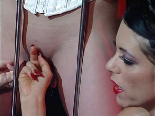 2 Girls 1 Guy: Lesbická předehra nadržené Ho a Niny