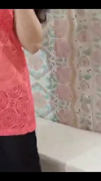 德西女朋友在她的卧室里像婊子一样跳舞