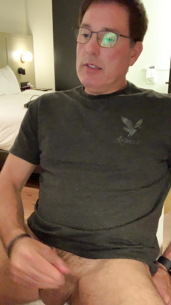 TJenner: Larga sesión de masturbación y paja en un hotel antes...