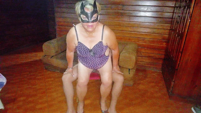 Sofixxx: परिपक्व सौतेली दादी मेरा लंड चूस रही है और सेक्सी नृत्य कर रही है