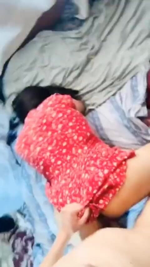 Mexicasero: Arkadaşımın üvey annesi çarpıcı mavi bir elbiseyle evimde kalıyor.