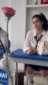 Il professore seduce lo studente per seguire il prossimo corso