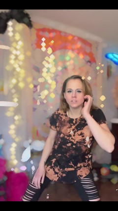 Suzy Wylde: 밀프 댄스!