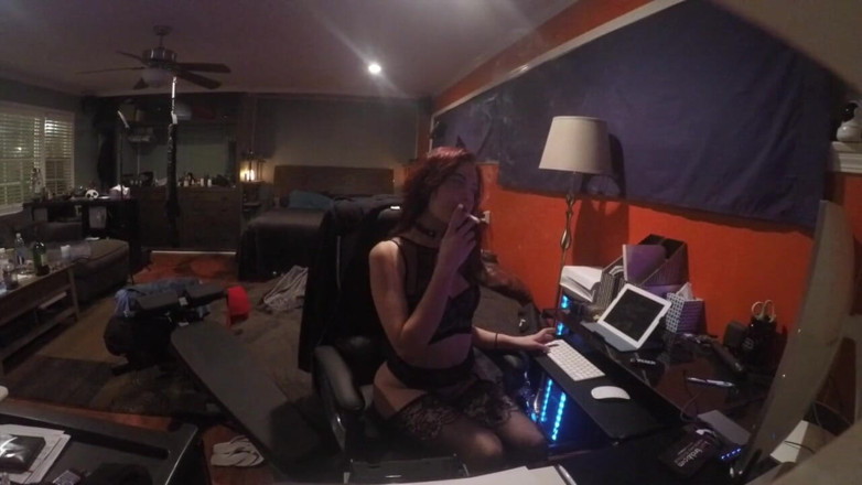 Sabina Rouge: Viendo a Sabina fumando
