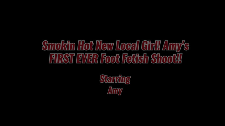Fucked Feet: Smokin sexy nová místní dívka! Vůbec první foot fetiš focení...