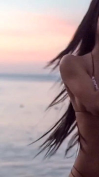 Filmarea în costum de baie a lui Denisse