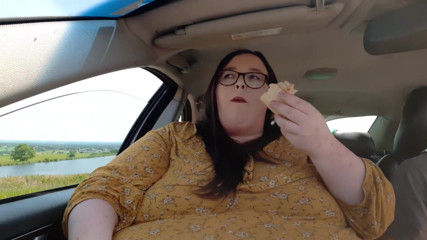 SSBBWLadyBrads: 和哥们在车里吃食物