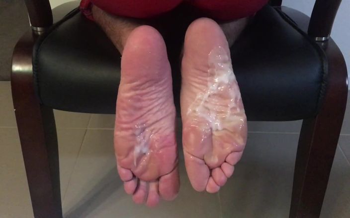 Manly foot: Honění a ejakulace po celém těle - spousta mrdky - Bukake foot...