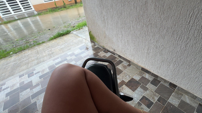 EMY_AND_JONH: Sunt complet înnebunit să mă masturbez în fața noilor mei vecini