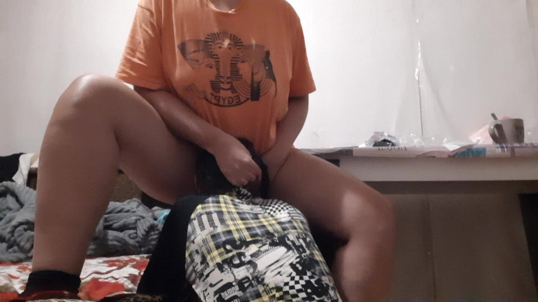 Lesbian-illusion: Pieprzę mojego sąsiada w usta, gdy moja żona jest w wannie