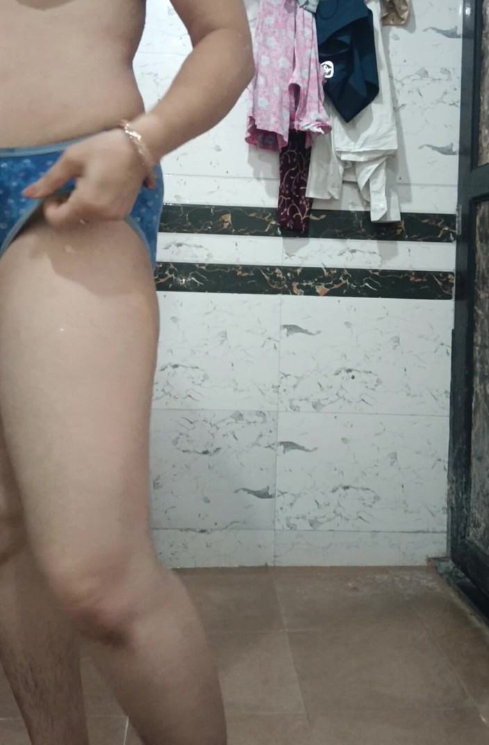 Priyahot77: Priya bhabi quente corpo show
