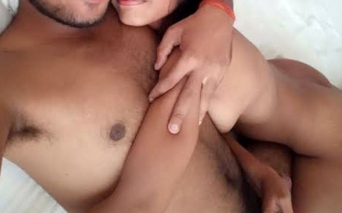 Aruhi Sex: सेक्सी कॉलेज गर्लफ्रेंड देसी चुदाई वीडियो