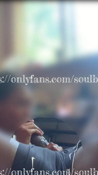 J'ai failli me faire prendre en train de sucer sa bite. Nous avons dû le couper court (pas d'éjaculation)