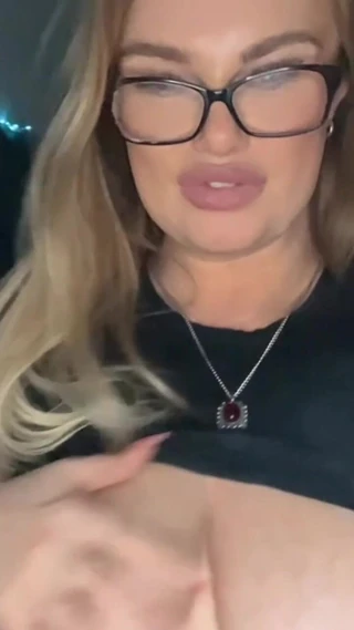 Bonnie rose: Smoking Fetish Teaser Vid