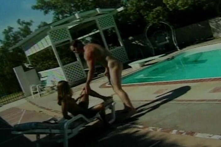 Lovers Of Vintage: bahut badhiya kaale baal vaali beb pool ke kinaare land...