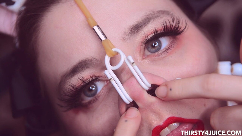 Freshie juice: Hucow nasenfetischspiel // Nasenhaken