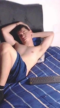 Saya Tarik Zakar Saya Di Katil Saya