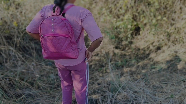 Fuckkkker: Hintli desi inocent üniversiteli kız açık havada ıslak amcık ormanda seks