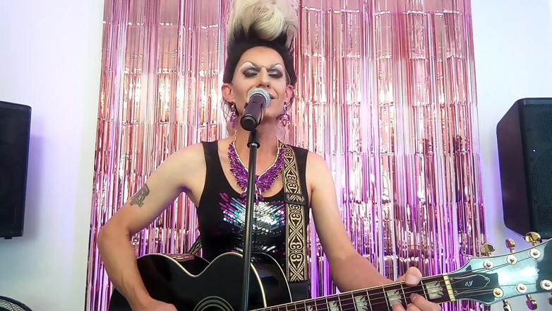 Alexalovesit: Bussando alla porta del Paradiso