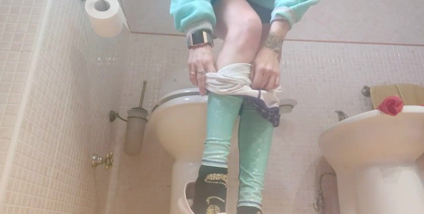 savannahamatoriale: Watching in the Bathroom Is Not Allowed!...but It's Wonderful to...