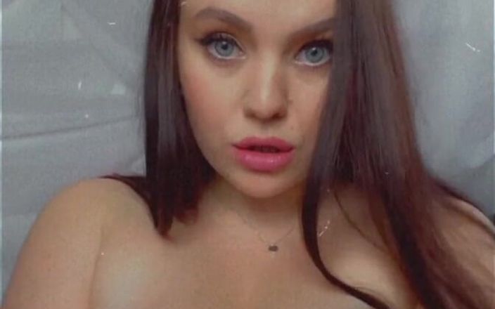 Anja Amelia: Wanna play with my tits?