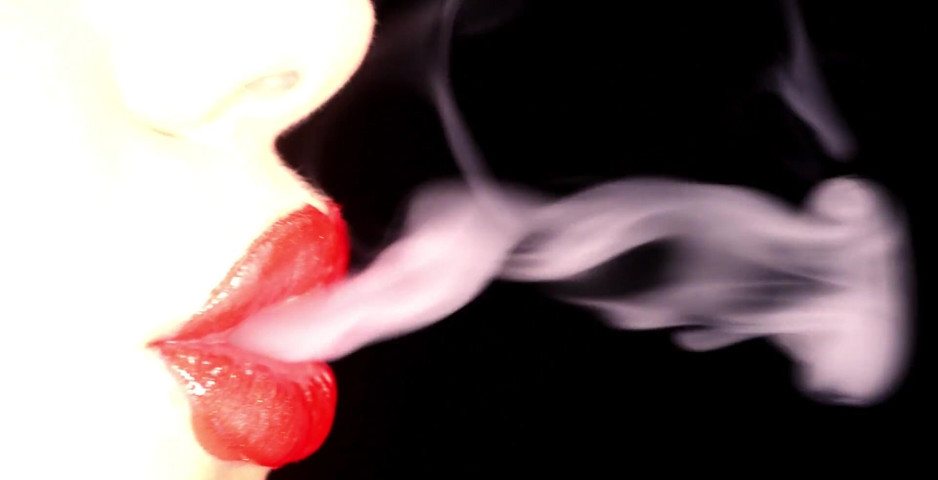 Glossy Red Lips & Smoking Fetish (Goddess Misha Goldy) Glossy Red Lips & Smoking Fetish (Goddess Misha Goldy)