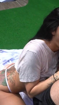 Potetovaná pawg bella scorpion je ošukaná venku