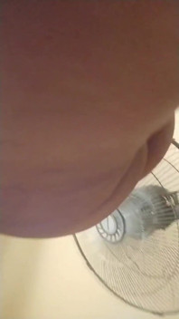 Squirting des vergnügens mit fetisch von der heißen MILf-schlampenfrau inklusive