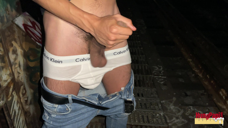 Hung Papi: Big Dick Twink Solo Masturbarse Gran Corrida Público Atrapado Masturbándose...