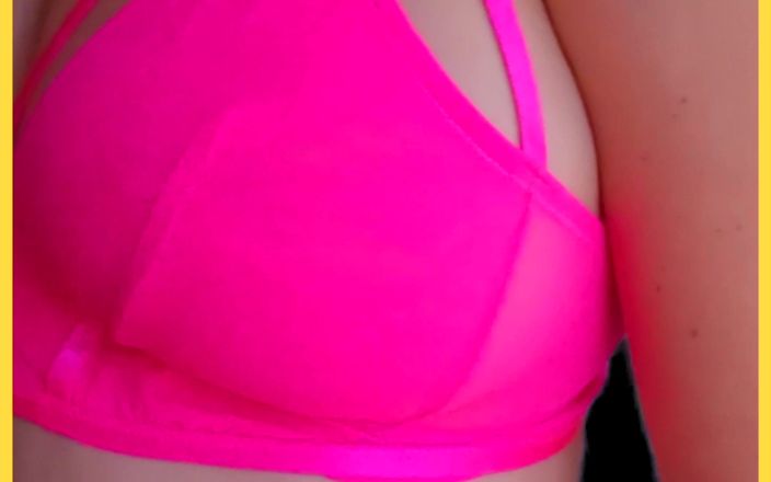 Wifey Does: Wifeys bộ ngực tuyệt vời trong chiếc áo ngực màu hồng...