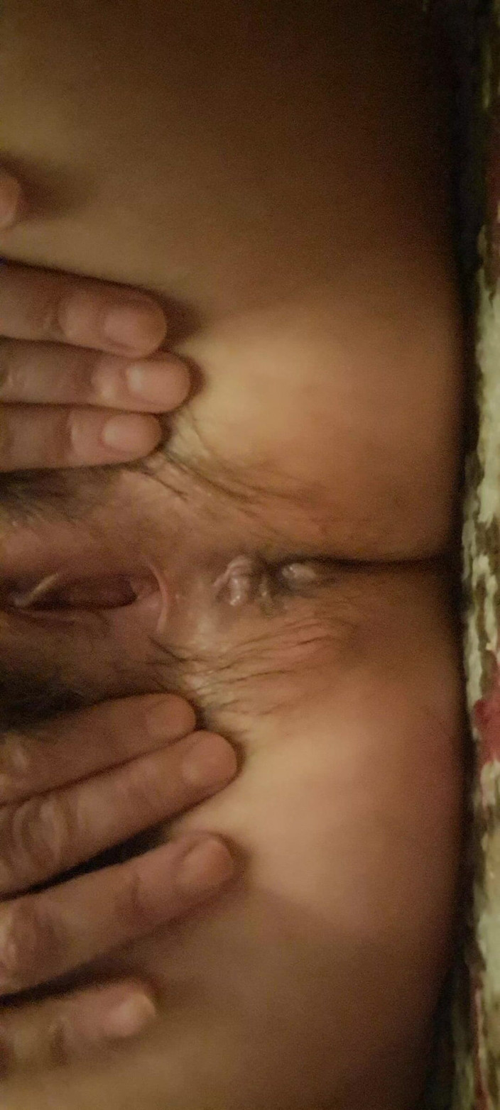 Mommy big hairy pussy: Madrasta mostrando o quão apertada é a bunda dela