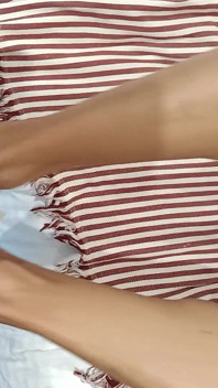 그녀는 훈련을 건너뛰고 자주 사정했어요
