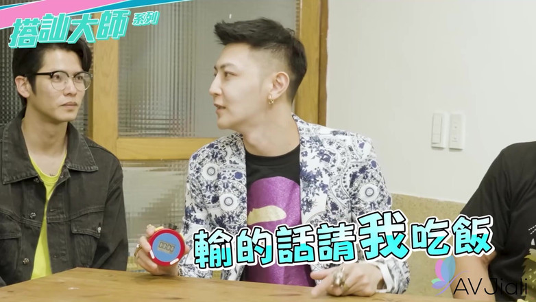 AV Jiali: ホットなタトゥー入りの女性、ヤナーがクラブのトイレでナンパ犯に犯される