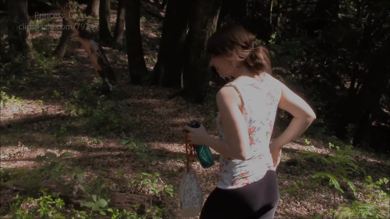 Princess Leia: Deep forest blowjob with stepdad