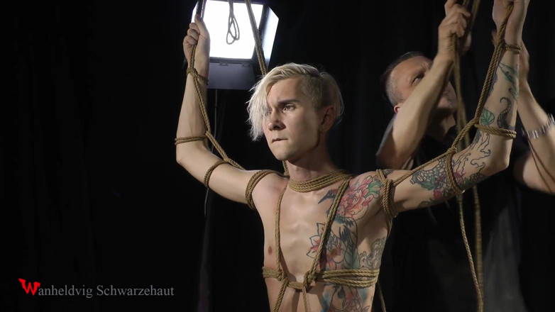Wanheldvig: Hot guy tied to bondage device