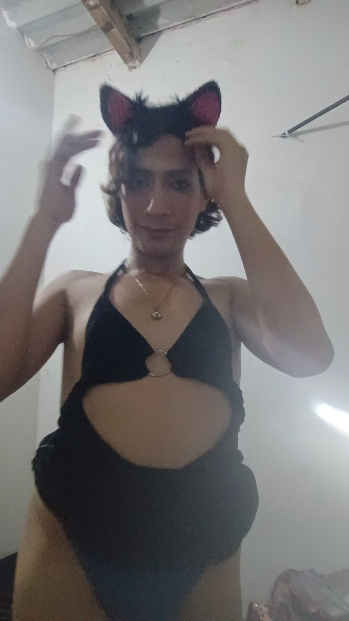 Femboy from Colombia: In Black This Girl Giving Her Dance