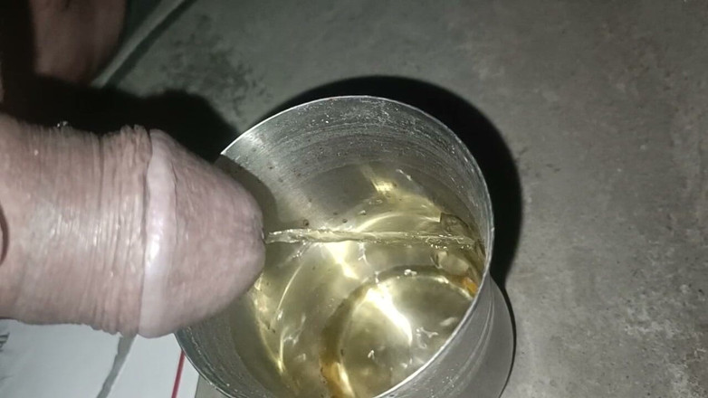 LovedSunsine1990: Estou sentindo coceira no lado do meu pênis.