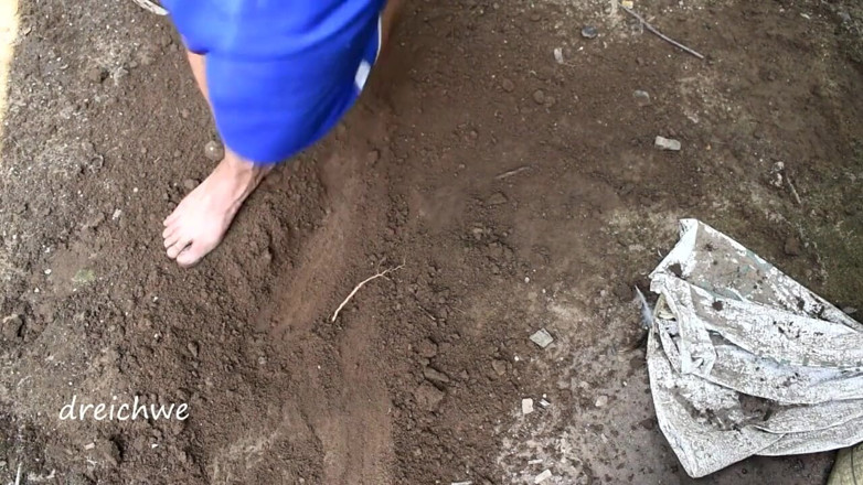 Dreichwe: Digging with the feet