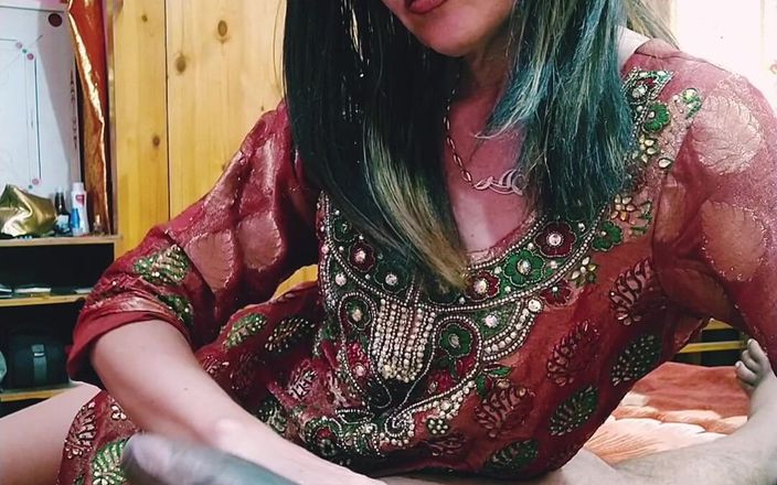 Bolly Karma: 음탕한 밀프 따먹기