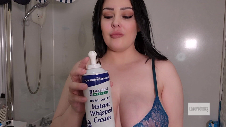 LACEYLOOXXX: Sigara içen orta yaşlı seksi kadın dağınık fetiş oyunu