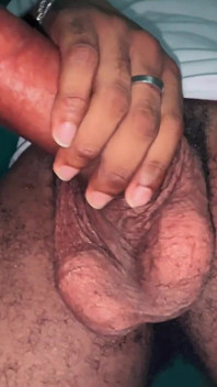Amo follemente il suo cazzo nero, è così spesso, così caldo e così perfetto che mi fa impazzire ogni volta che lo vedo o lo tocco.