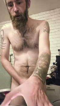 Grande pau duro masturbando e fumando