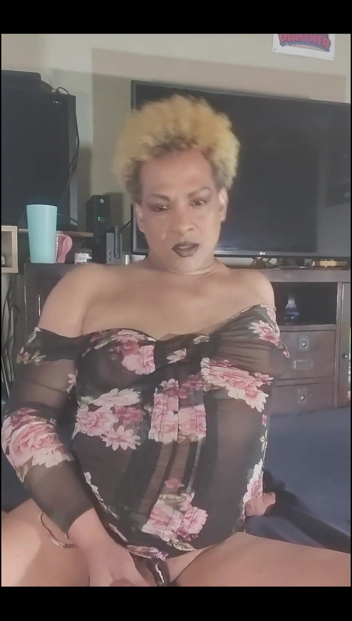 KNKY Bee: Aangesloten en strelend