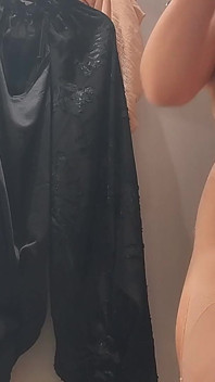 Cewek seksi rambut cokelat di ruang ganti