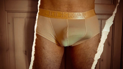 TheOldBigThing: 공공 장소에서 금지된 터치. 라이크라 바지 안에 짐을 언로드할 때 그의 도구는 욱신거리고 있습니다.