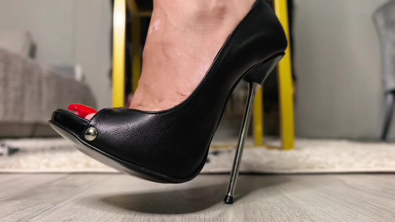 Goddess Lena: Eier Zerquetschen: Loser Unter Meinen Heels