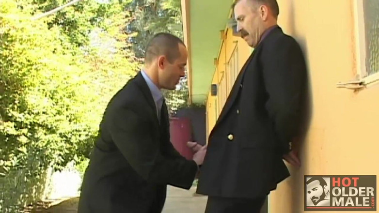 Pantheon men: Ner till affärer blås kompisar