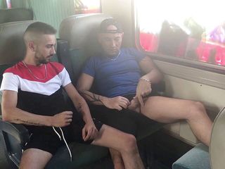 Gaybareback: Webcam, striaght neuken in een trein een homo