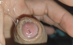 Straight Daddy Club: Pre krim perlahan meluncur melalui lubang.