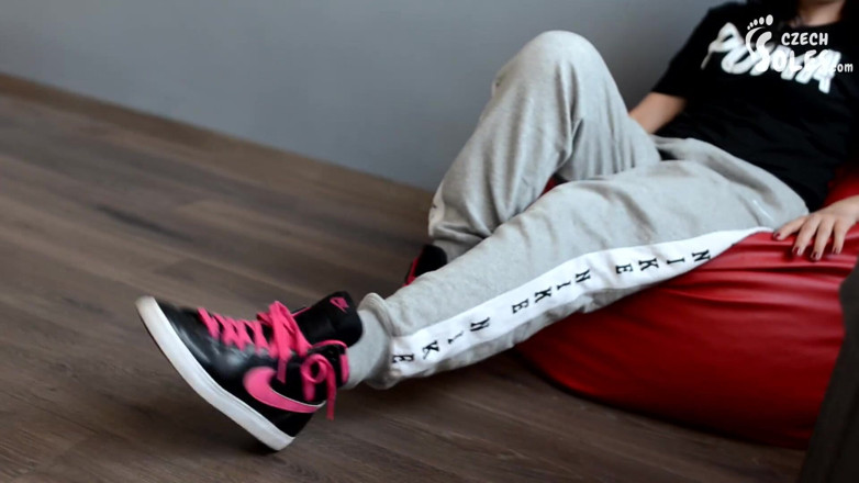 Czech Soles - foot fetish content: Bạn muốn ngửi vớ của tôi?